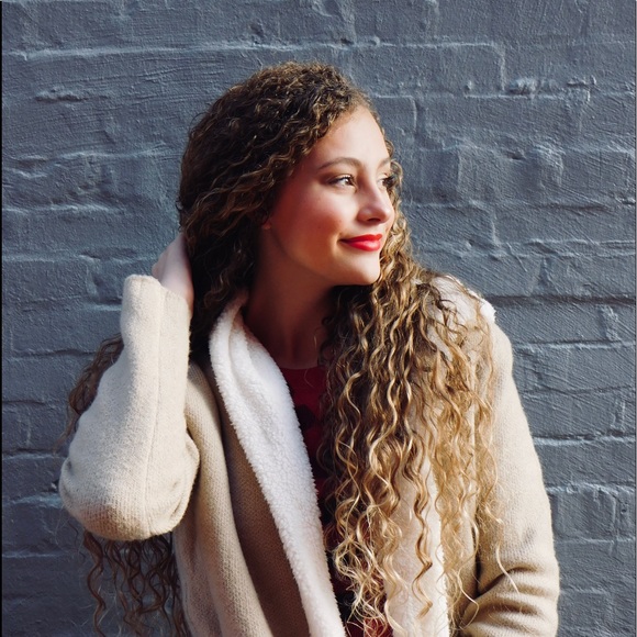 Meet your Posher, Demi - Picture 1 of 1